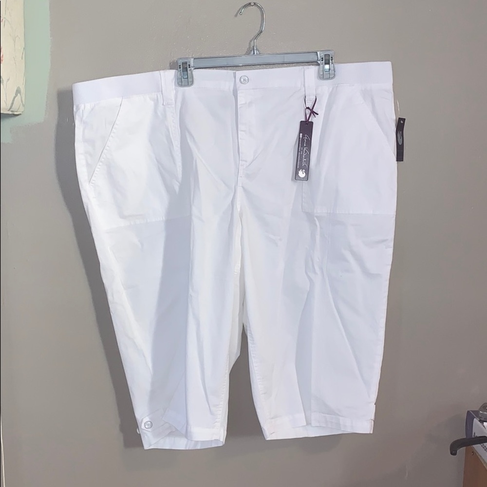 Gloria Vanderbilt white ribbed utility Capri